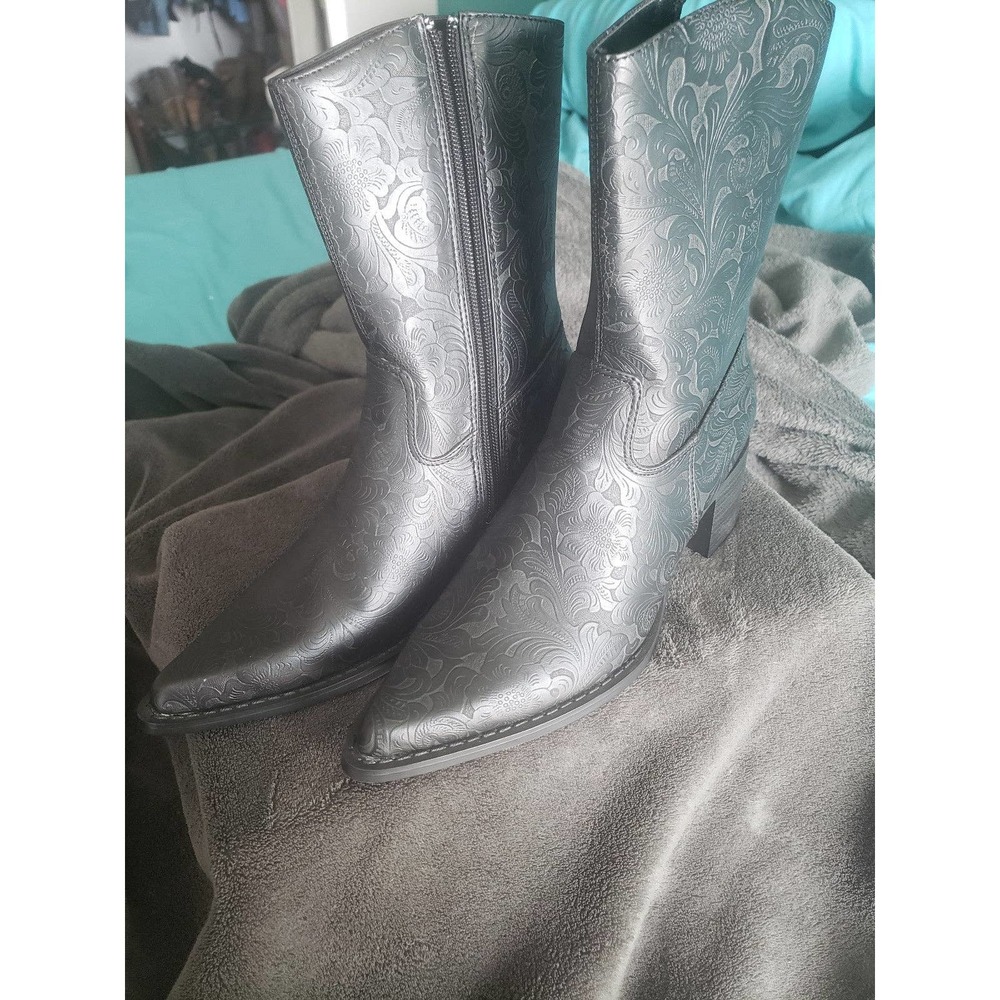 Bee Fly black pointed black boots